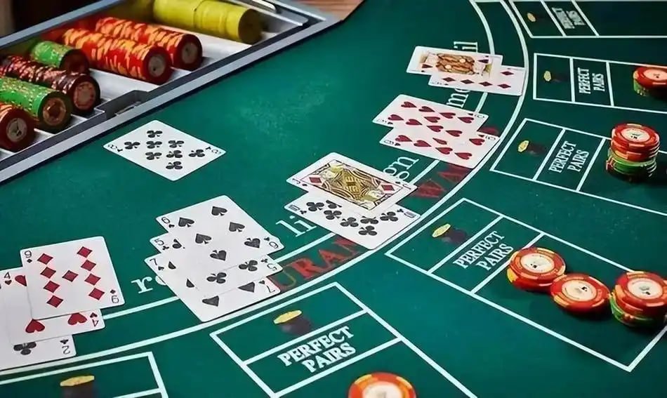 Baccarat table with cards dealt on phlucky casino mobile screen